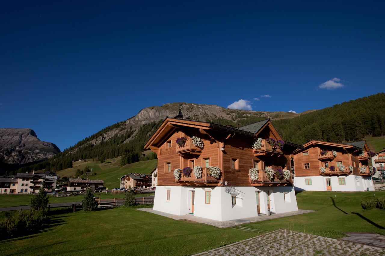 Aparthotel Les Fleurs Bleues à Livigno Extérieur photo